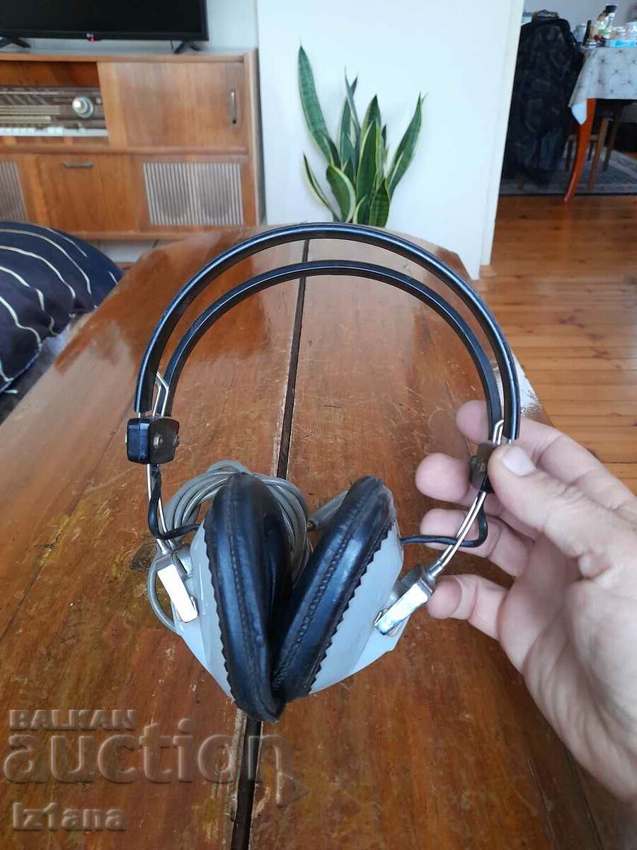 Old headphones M-3200 with price 42.00 BGN | € 21.47