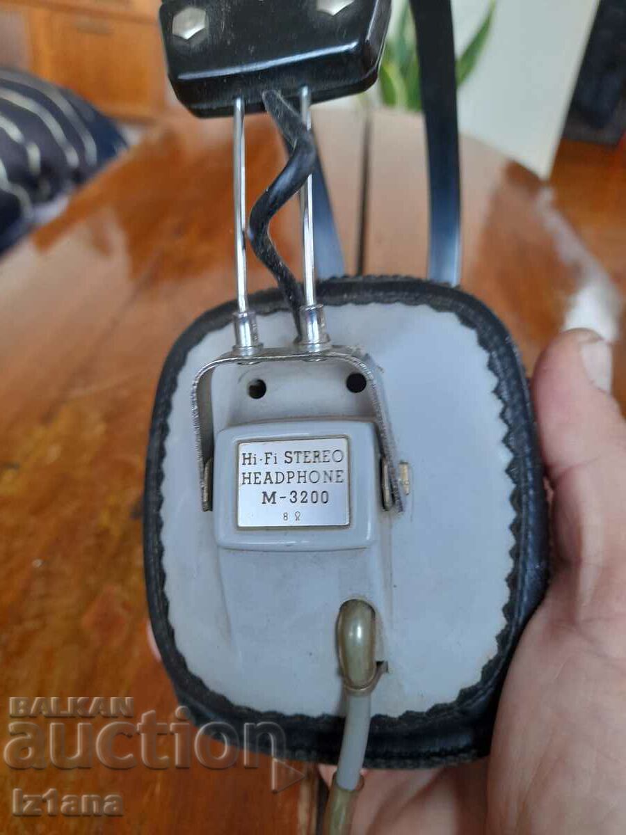 Delivery of Old headphones M-3200