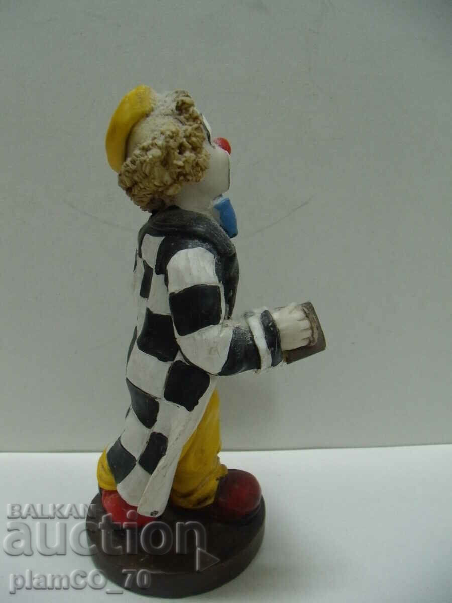 Delivery of #*7777 old figure - clown