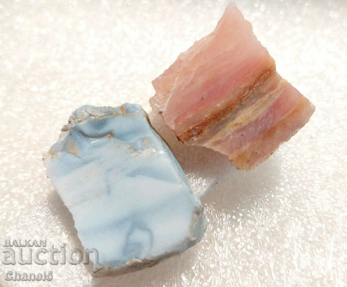 Auction PAIR OF MILK OPAL - PINK & BLUE - PERU - 62.57 carats (414) Auction PAIR OF MILK OPAL - PINK & BLUE - PERU - 62.57 carats (414)