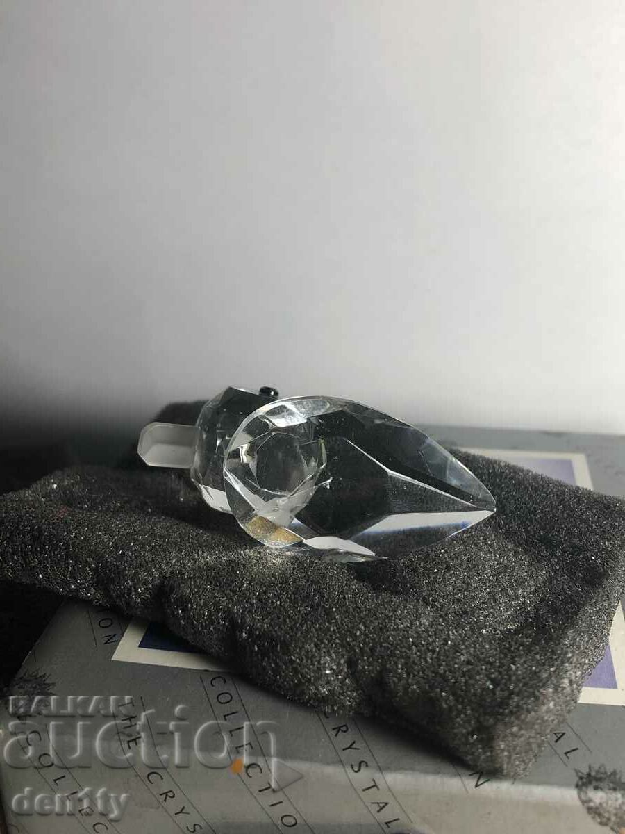 Delivery of crystal glass duck, crystal collection