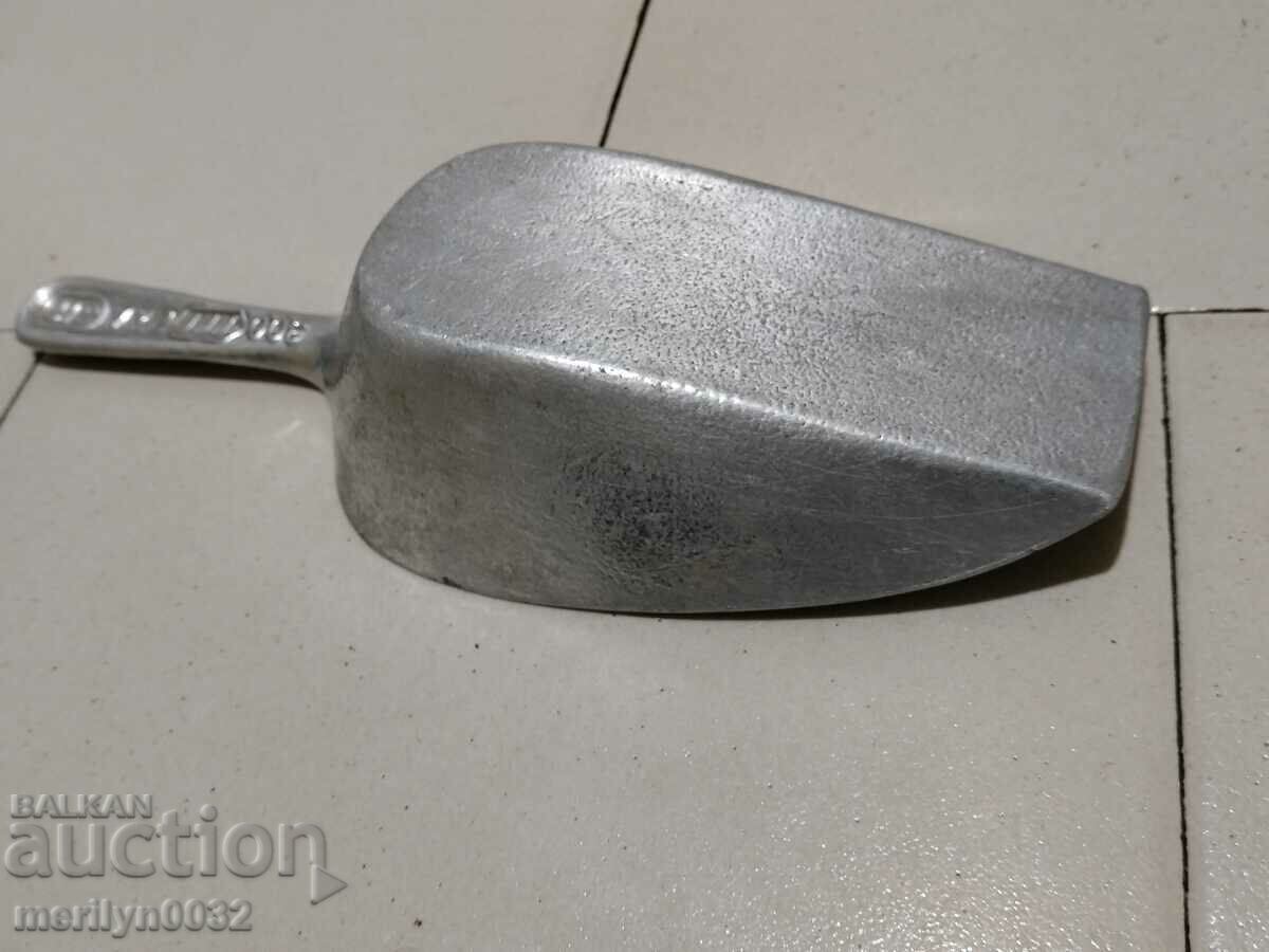 Metal spatula for bulk products and raw materials with price 32.00 BGN | € 16.36 Metal spatula for bulk products and raw materials with price 32.00 BGN | € 16.36