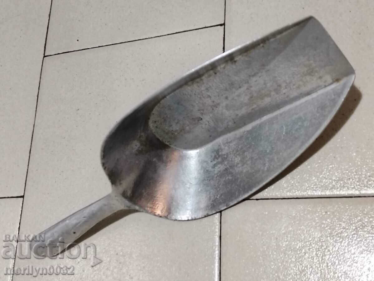 Auction Metal spatula for bulk products and raw materials Auction Metal spatula for bulk products and raw materials