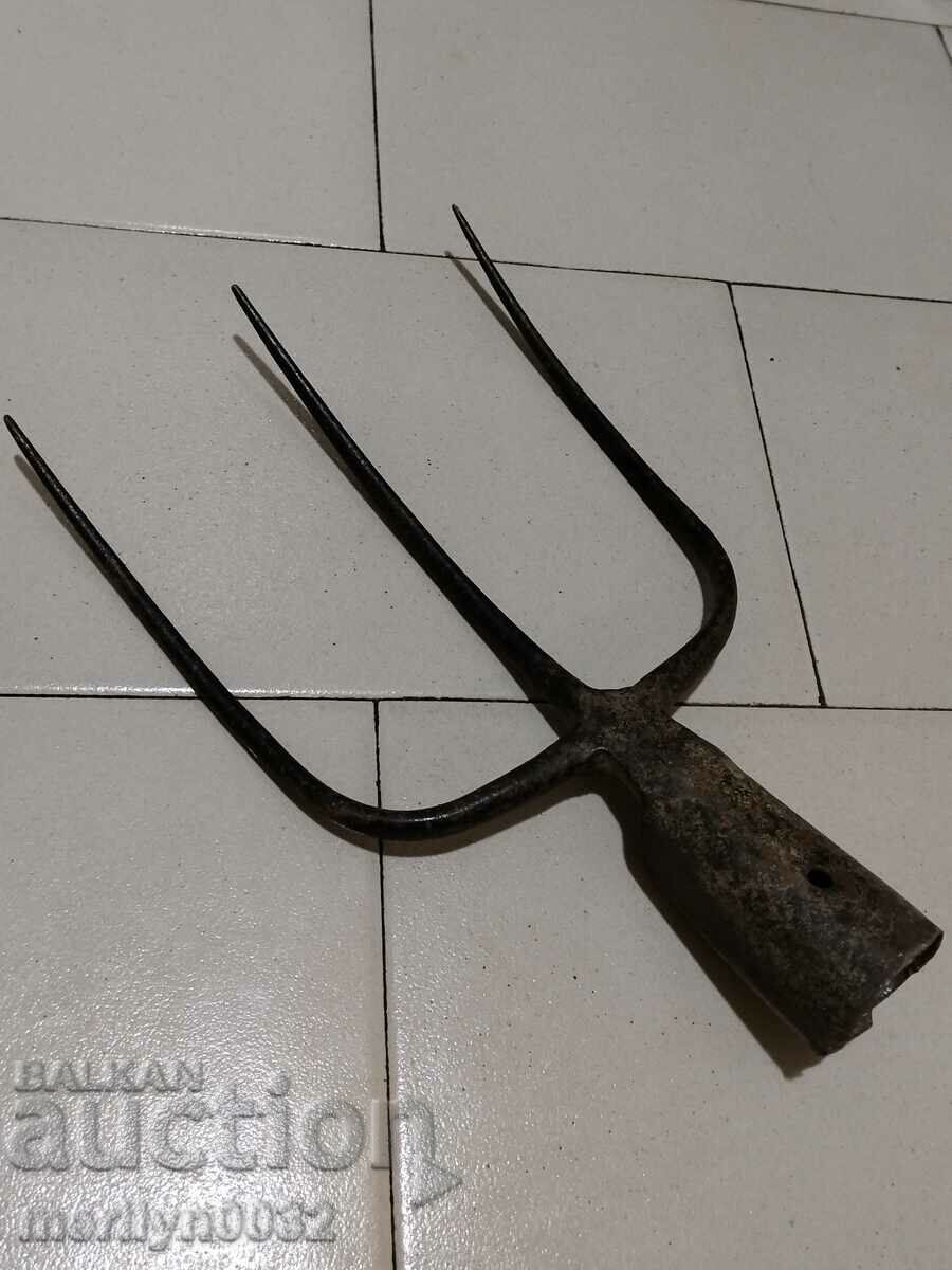 Delivery of Old cottage, wrought iron tool Delivery of Old cottage, wrought iron tool