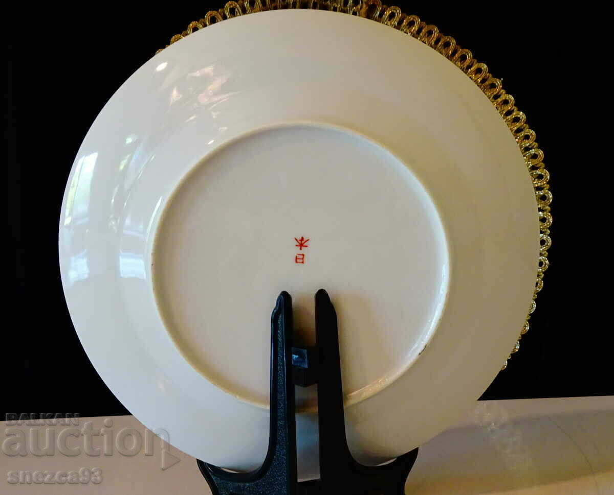Licitație Farfurie din portelan japonez 18,5 cm. Licitație Farfurie din portelan japonez 18,5 cm.