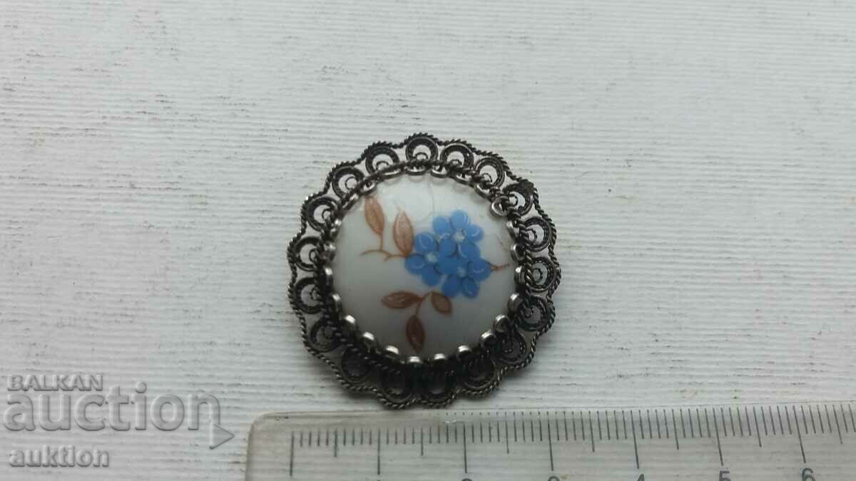 Delivery of SOLID SILVER BROOCH WITH PORCELAIN, FILIGRAN Delivery of SOLID SILVER BROOCH WITH PORCELAIN, FILIGRAN