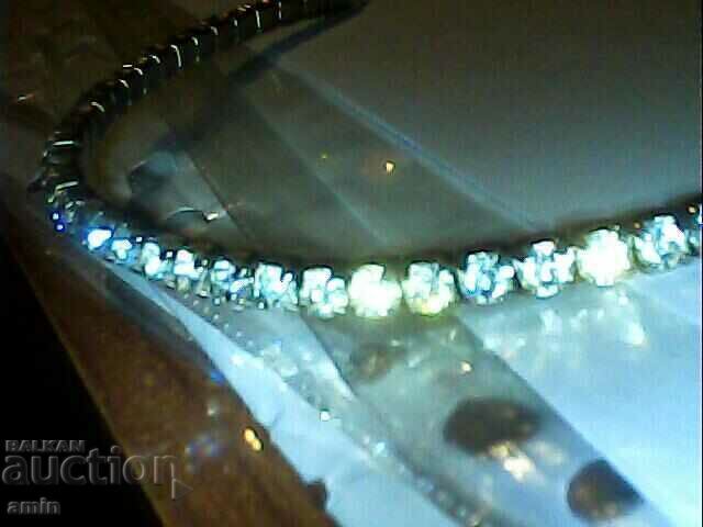 Delivery of Lot of 3 40 carat crystal necklaces Delivery of Lot of 3 40 carat crystal necklaces