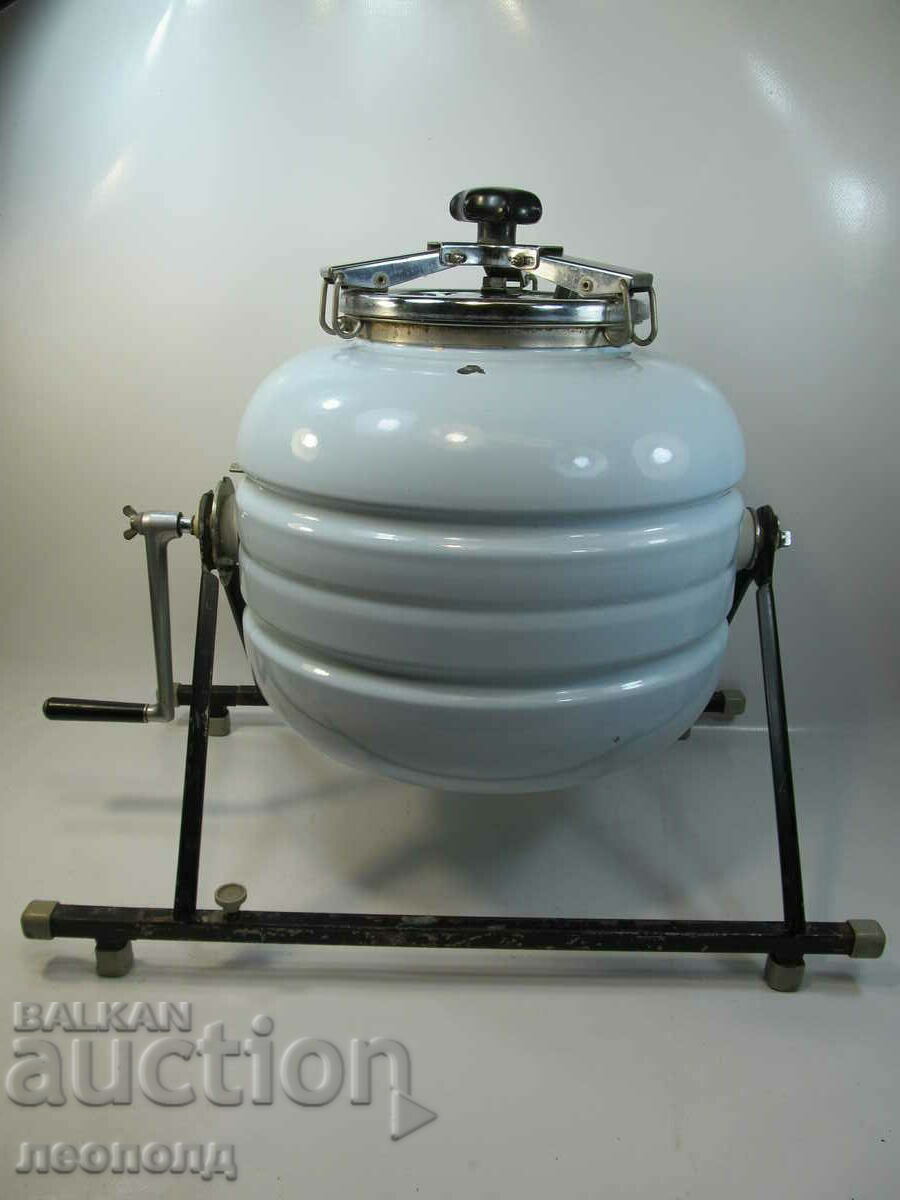 Licitație SĂLĂTOR DE MÂNĂ VECHI RETRO SMALTĂ CU MANEVĂ Licitație SĂLĂTOR DE MÂNĂ VECHI RETRO SMALTĂ CU MANEVĂ