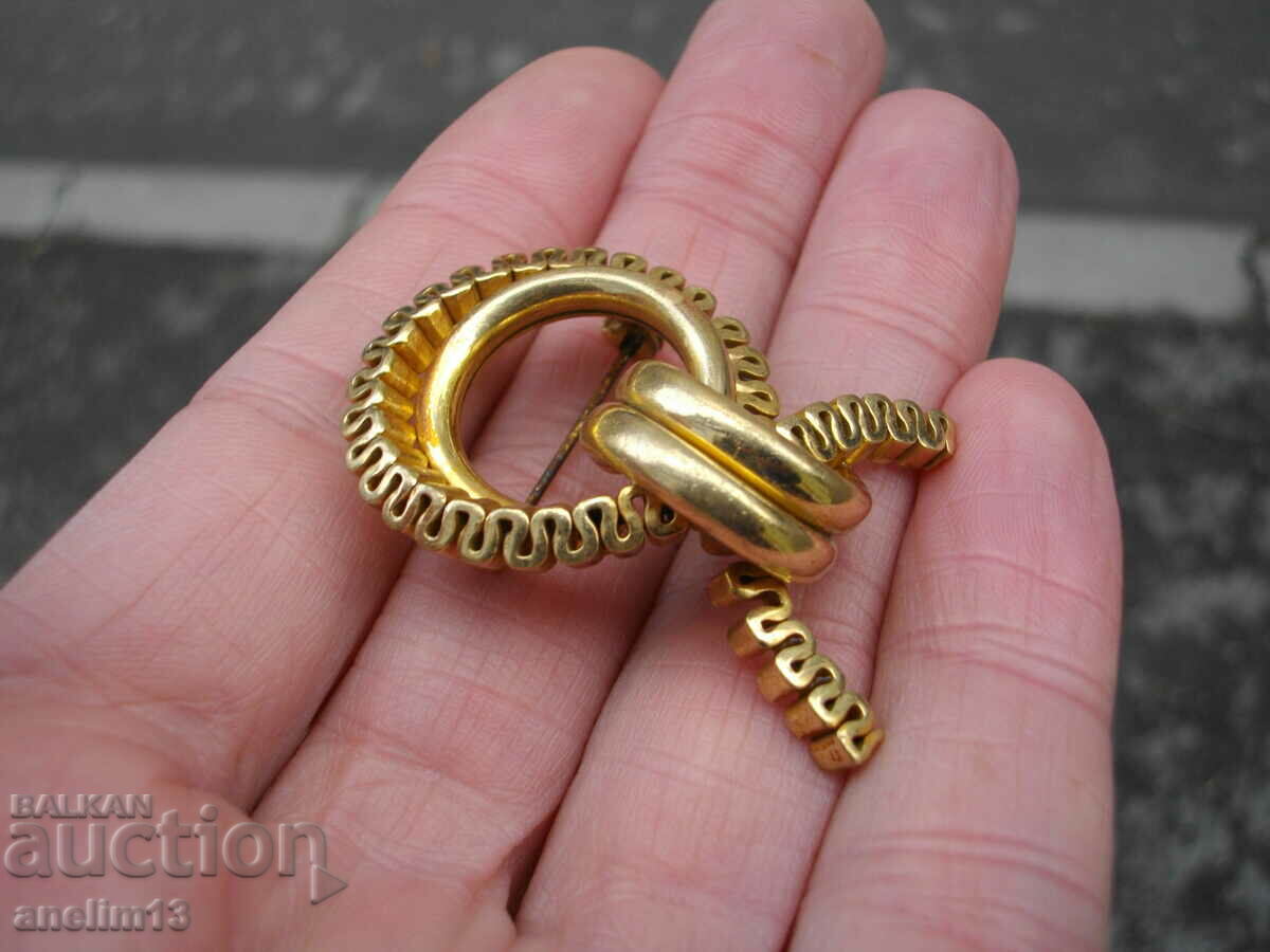 Παράδοση ΜΙΑ ΠΑΛΙΑ ΕΠΙΧΡΥΣΤΗ ΚΑΡΦΙΛΑ Παράδοση ΜΙΑ ΠΑΛΙΑ ΕΠΙΧΡΥΣΤΗ ΚΑΡΦΙΛΑ