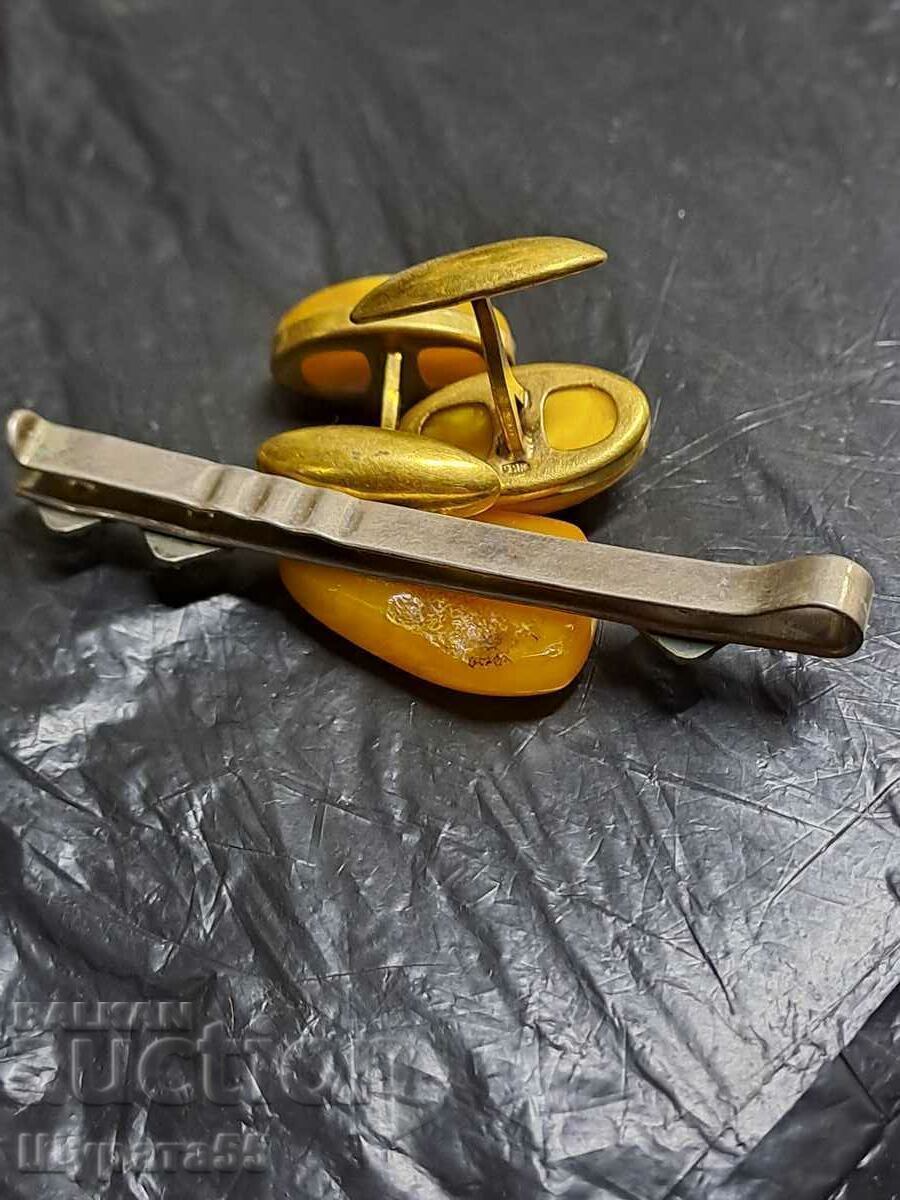 Delivery of Amber set