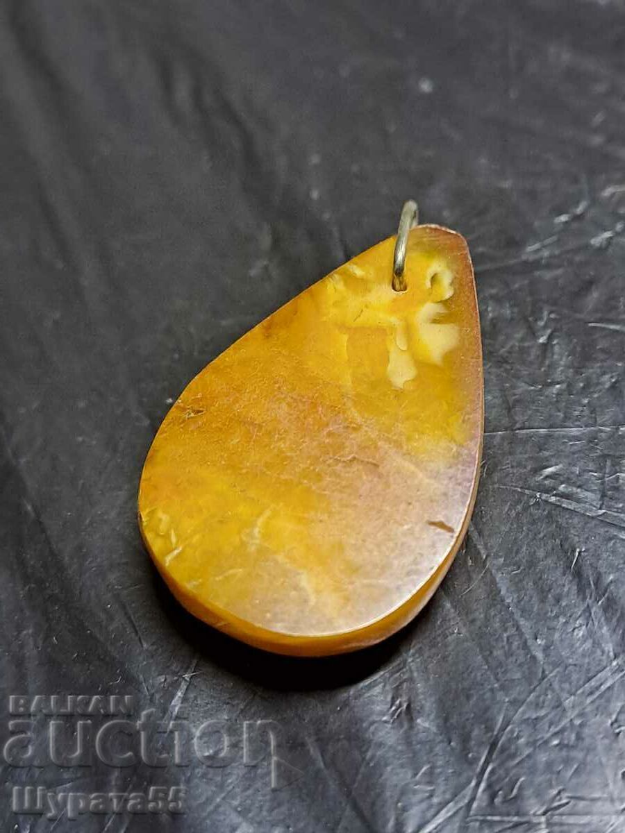 Pandantiv chihlimbar cu preț 35.00 BGN | € 17.90 Pandantiv chihlimbar cu preț 35.00 BGN | € 17.90