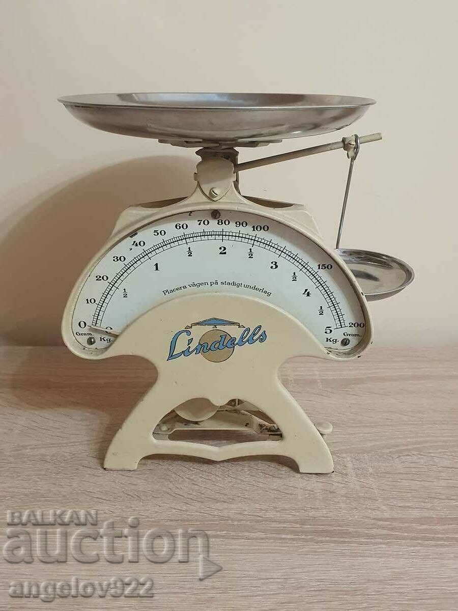 Vintage metal scale LINDELLS 5 kg.