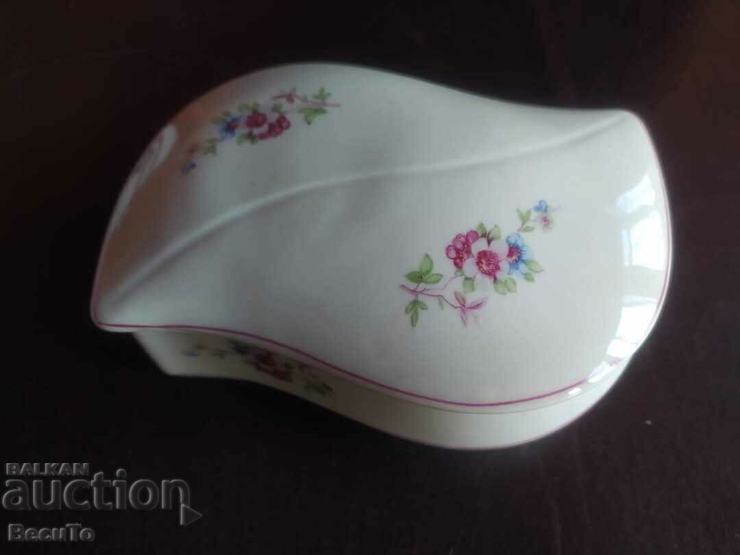 Porcelain jewelry box Bracelet "Apple color" with price 20.00 BGN | € 10.23 Porcelain jewelry box Bracelet "Apple color" with price 20.00 BGN | € 10.23