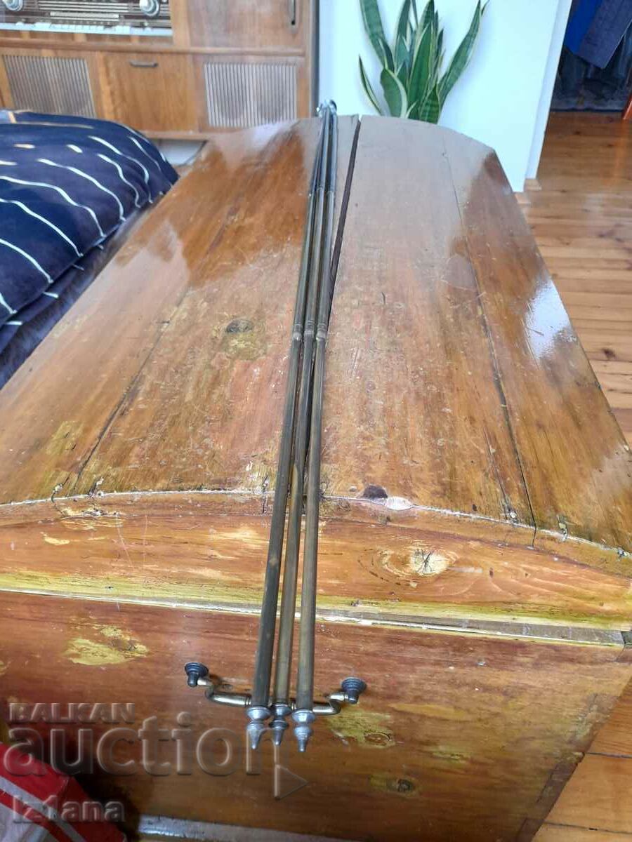 Delivery of Old tripod, camera tripod Delivery of Old tripod, camera tripod