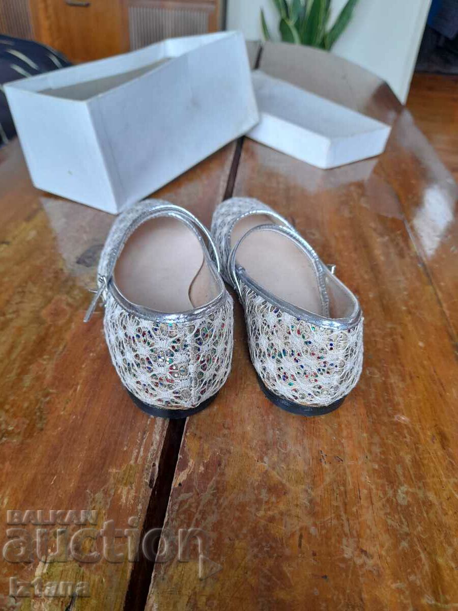 Delivery of Old Dolcis Children's Shoes