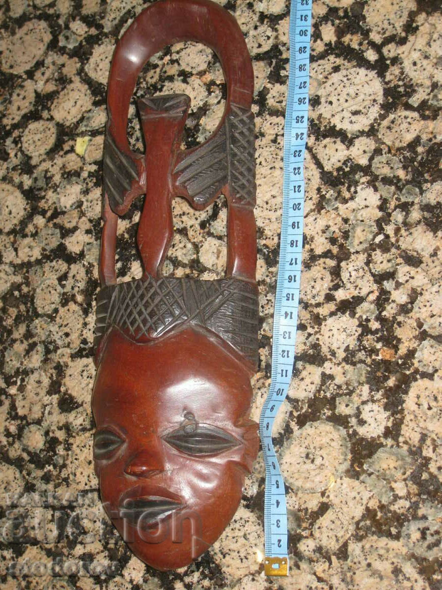 Licitație Mască africană din mahon, sculptură ajurata