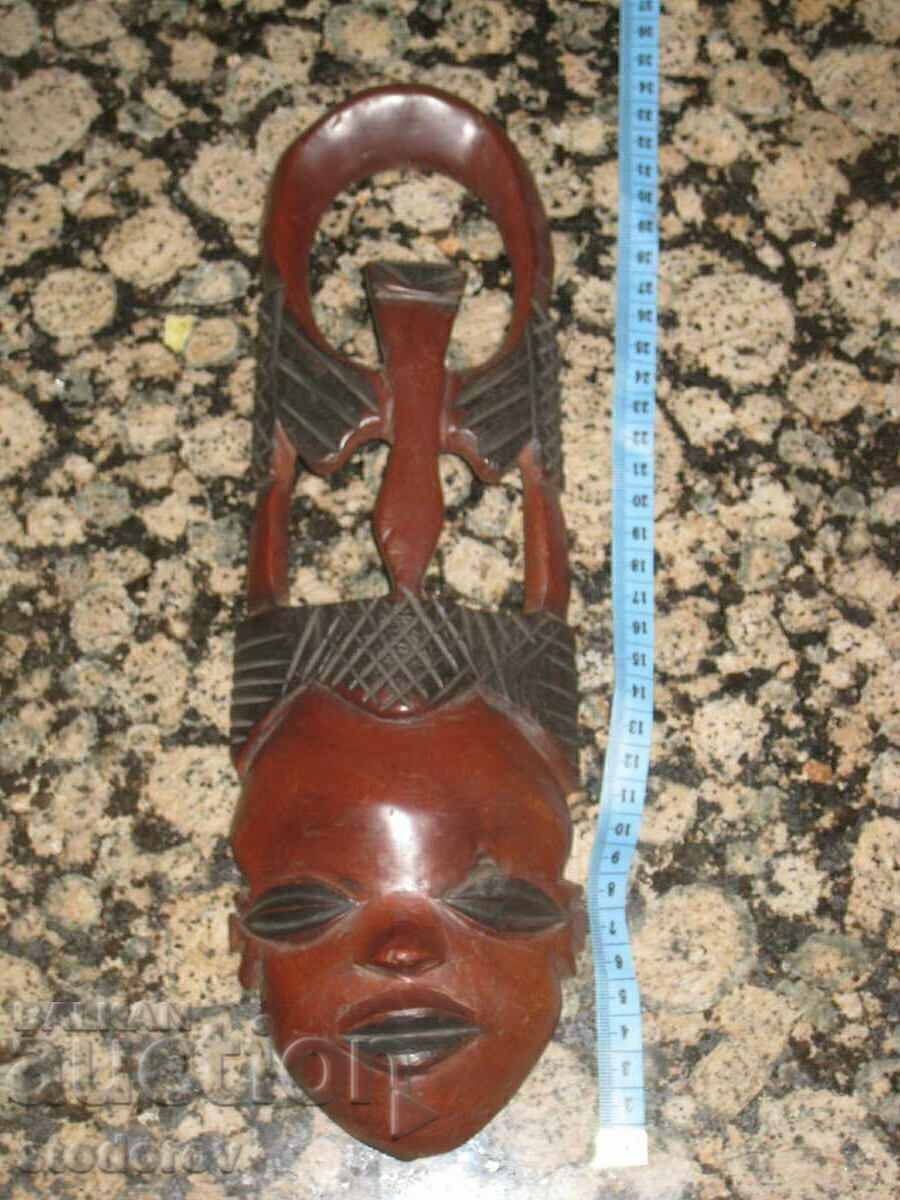 Livrarea Mască africană din mahon, sculptură ajurata