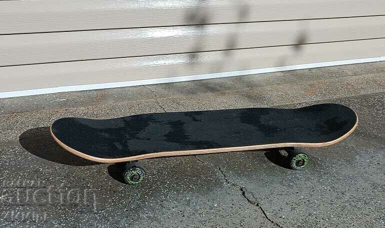 Σκέιτμπορντ με τιμή 80.00 BGN | € 40.90 Σκέιτμπορντ με τιμή 80.00 BGN | € 40.90