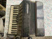 1 B penny acordeon. H. Ts.