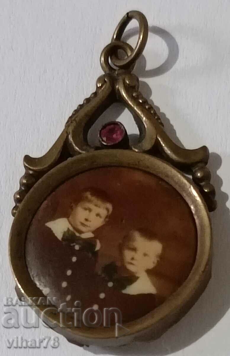 OLD PHOTO LOCKET. with price € 40.90 | 79.99 BGN