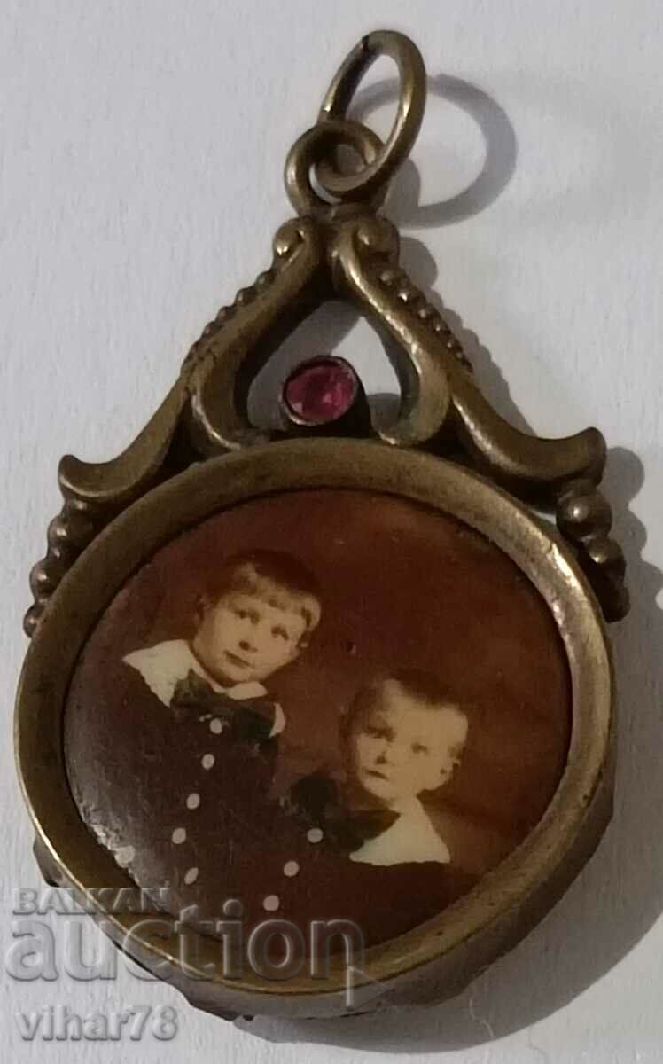 OLD PHOTO LOCKET. - 7 OLD PHOTO LOCKET. - 7
