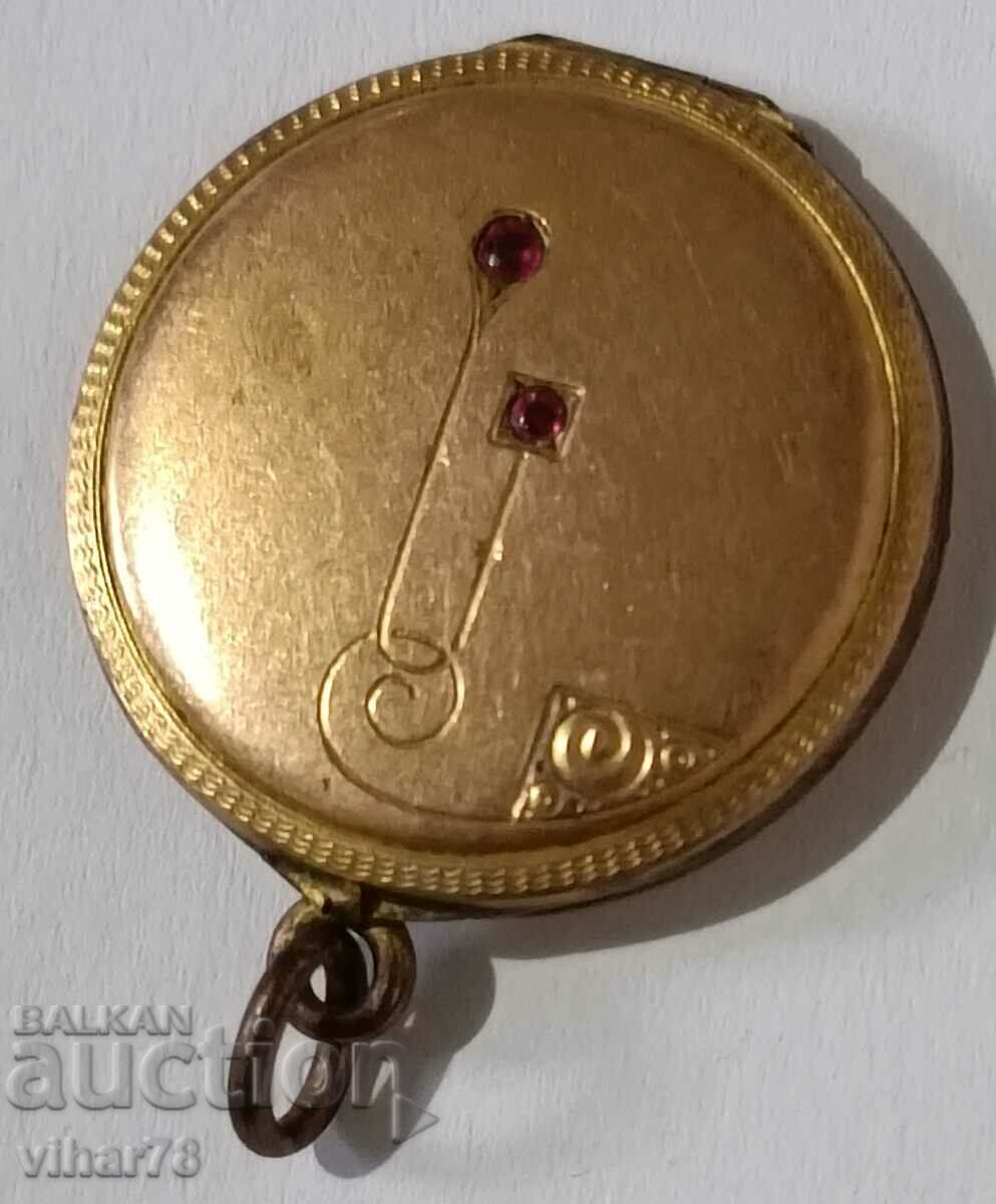 Delivery of OLD PHOTO LOCKET.