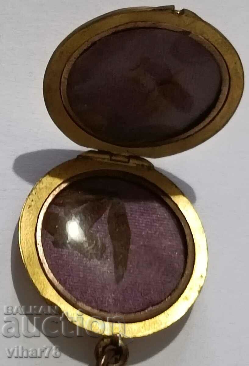 OLD PHOTO LOCKET. - 5