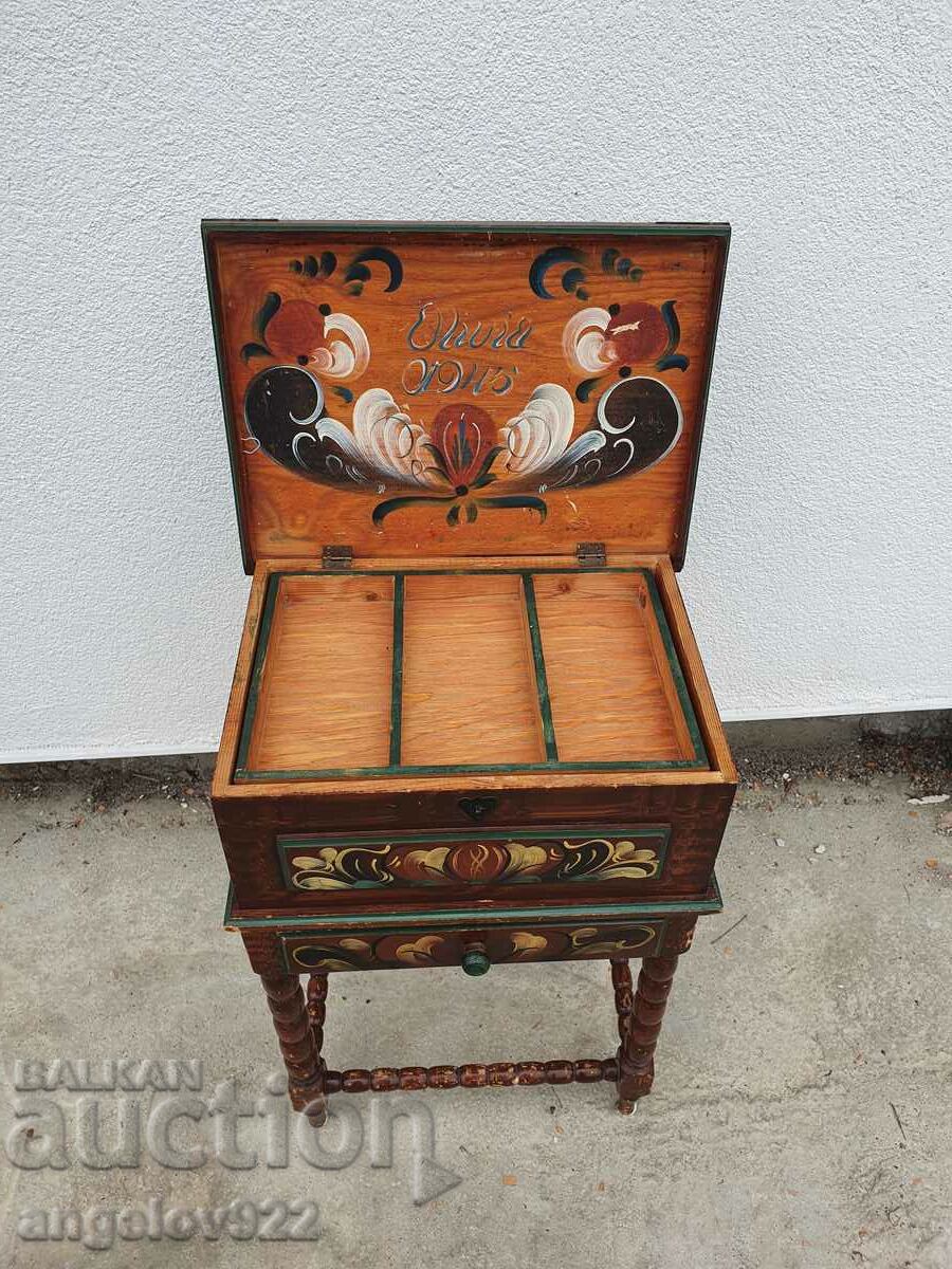 Small vintage wooden chest of drawers from 1945.