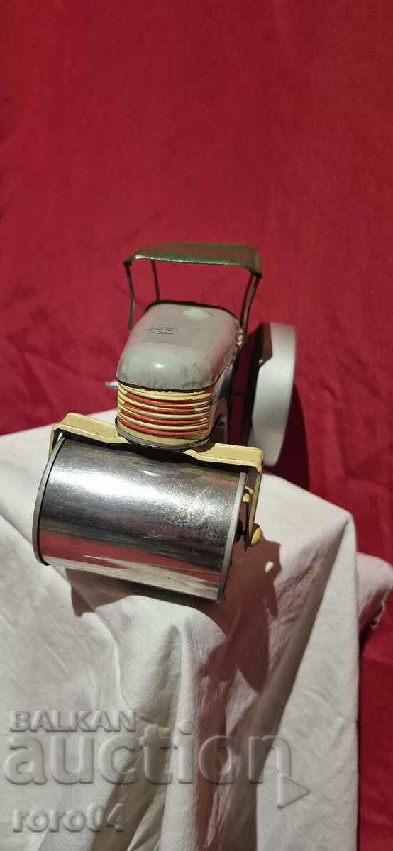 PIKO - TIN MECHANICAL PRESS - ROLLER with price 35.10 BGN | € 17.95