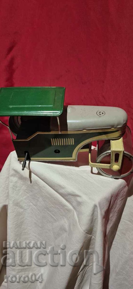 Auction  PIKO - TIN MECHANICAL PRESS - ROLLER