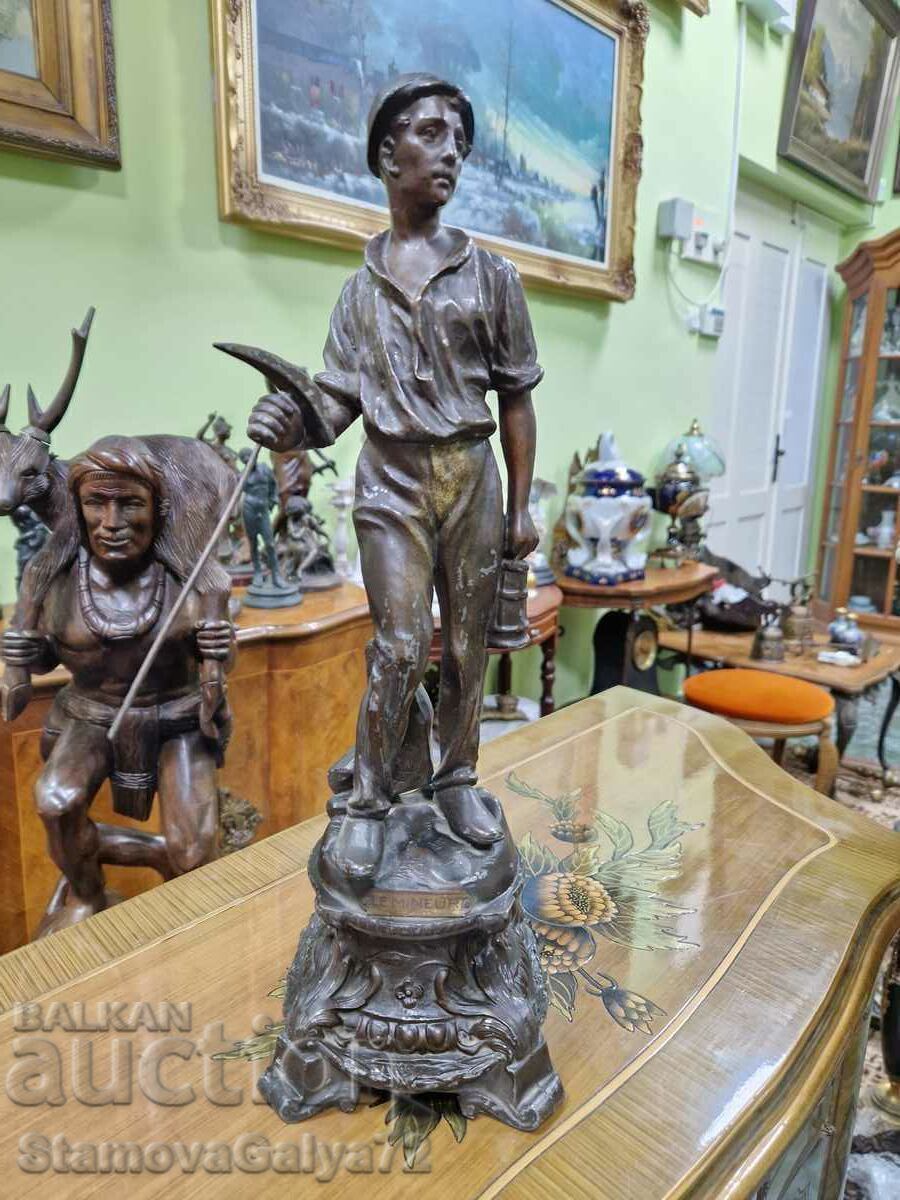 Licitație O minunată statuetă antică franceză