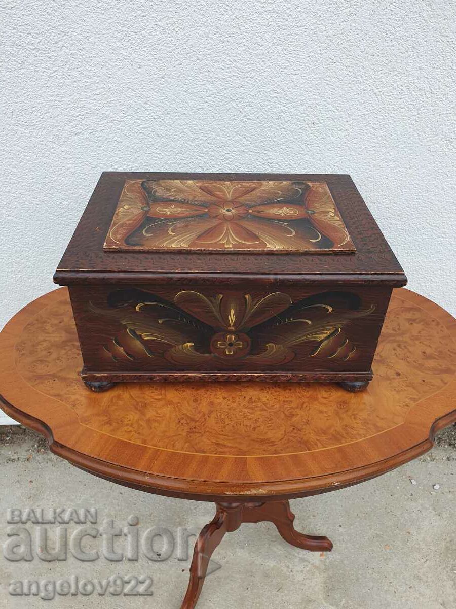 Beautiful vintage solid wood chest!!!