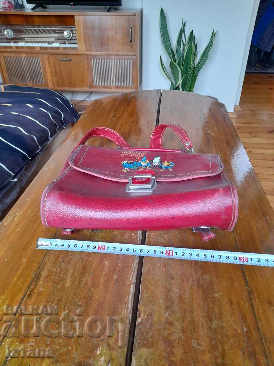 Стара ученическа чанта с цена 42.00 лв. | € 21.47 Стара ученическа чанта с цена 42.00 лв. | € 21.47