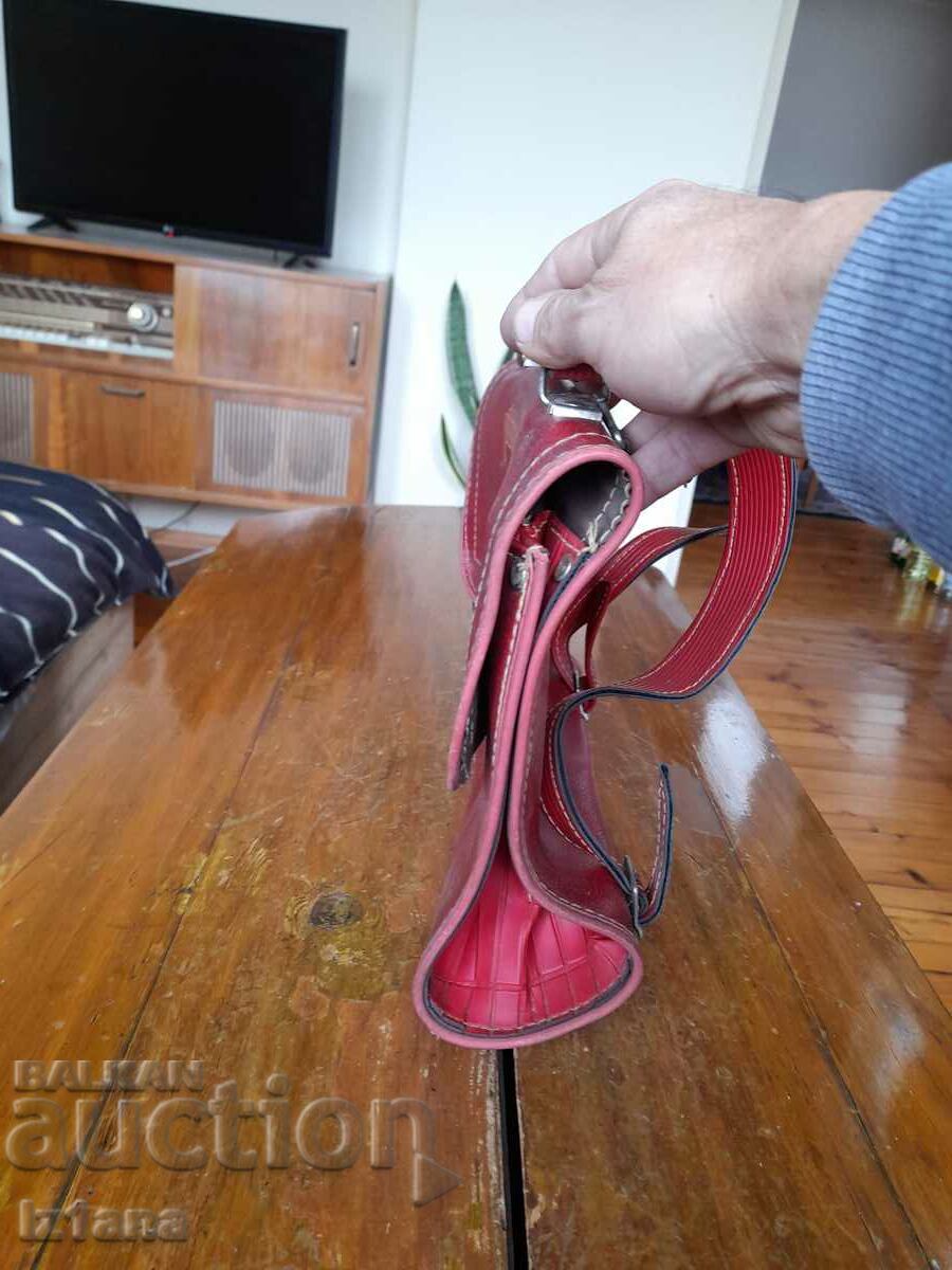 Доставка на Стара ученическа чанта Доставка на Стара ученическа чанта