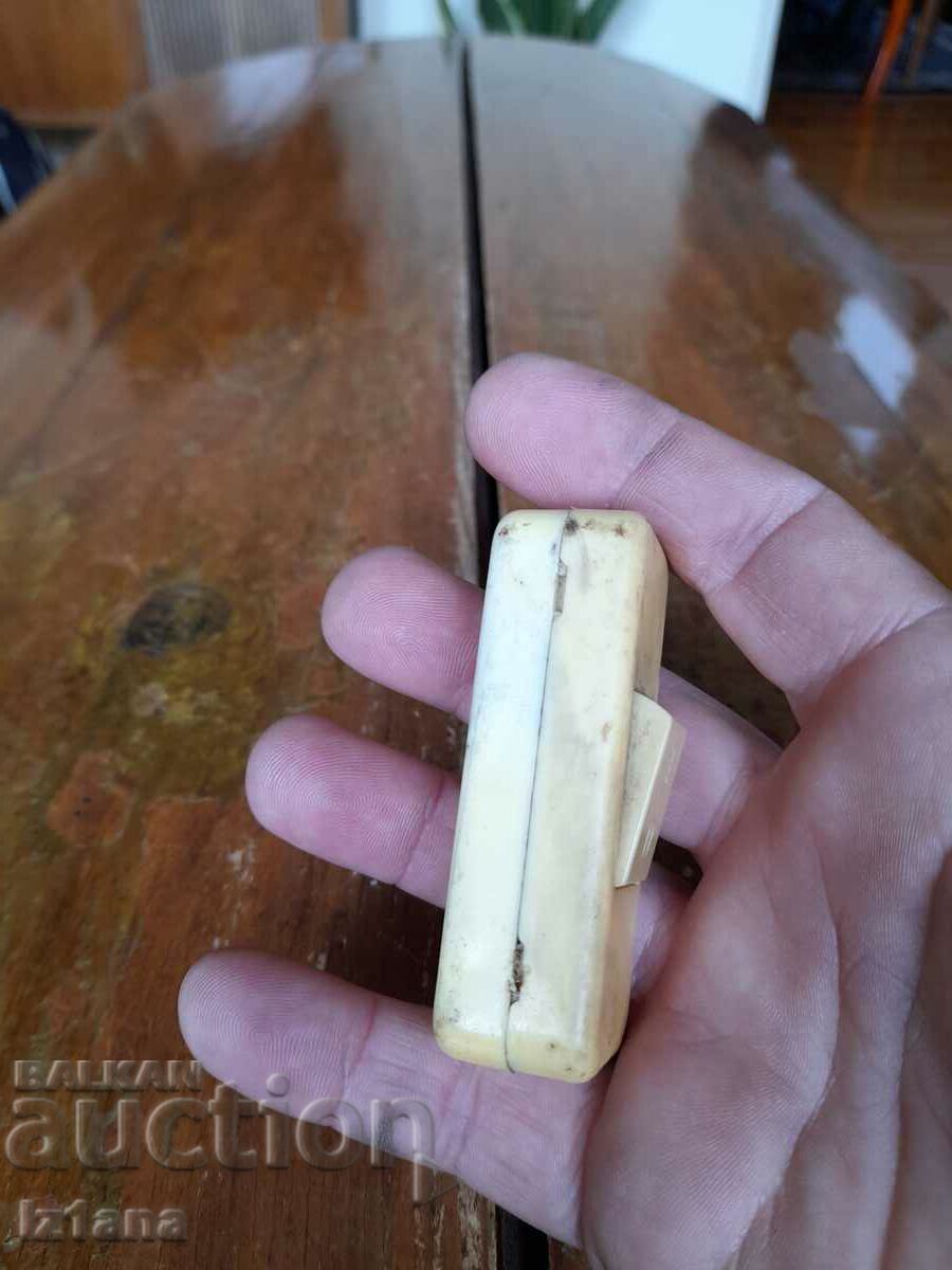 Old night light switch with price 6.00 BGN | € 3.07 Old night light switch with price 6.00 BGN | € 3.07