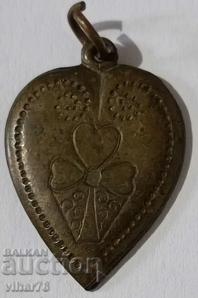 Delivery of Old bronze pendant Delivery of Old bronze pendant