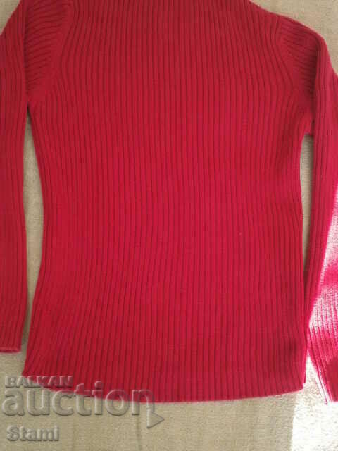 Blouse Bershka wine red polo collar color size L/40 with price 14.00 BGN | € 7.16