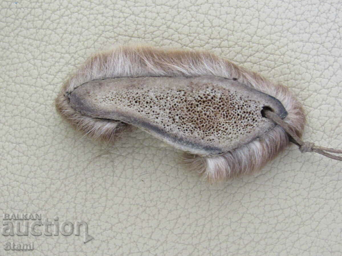 Auction Red deer antler necklace, Mongolia Auction Red deer antler necklace, Mongolia