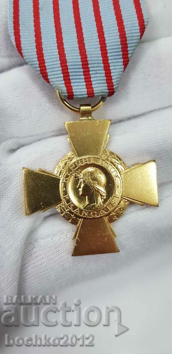 Collectible military medal, order - France - with gilt