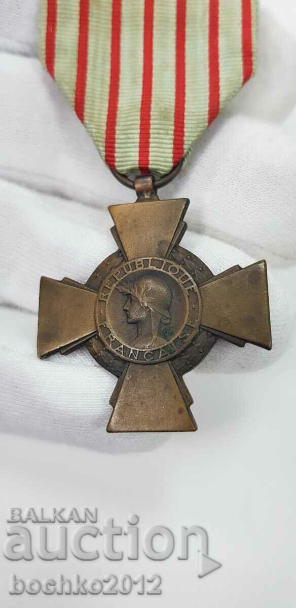 Auction  Collectible military bronze medal, order - France