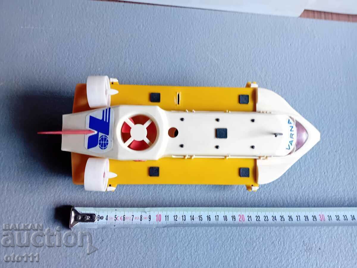 СТАРА  ИГРАЧКА - КАТЕР с цена € 15.00 | 29.34 лв.