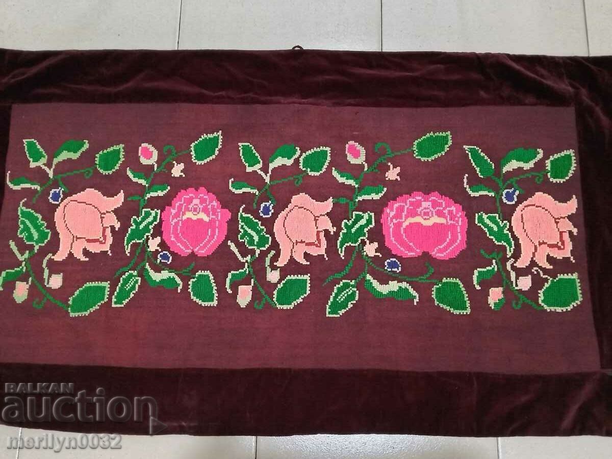 Old handwoven woolen wall carpet velvet carpet rug with price 93.00 BGN | € 47.55 Old handwoven woolen wall carpet velvet carpet rug with price 93.00 BGN | € 47.55