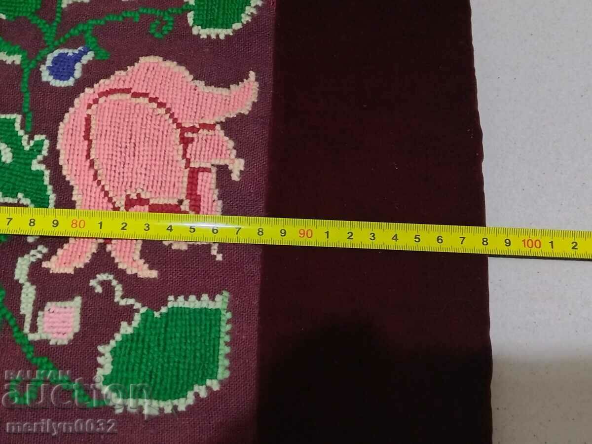 Delivery of Old handwoven woolen wall carpet velvet carpet rug Delivery of Old handwoven woolen wall carpet velvet carpet rug