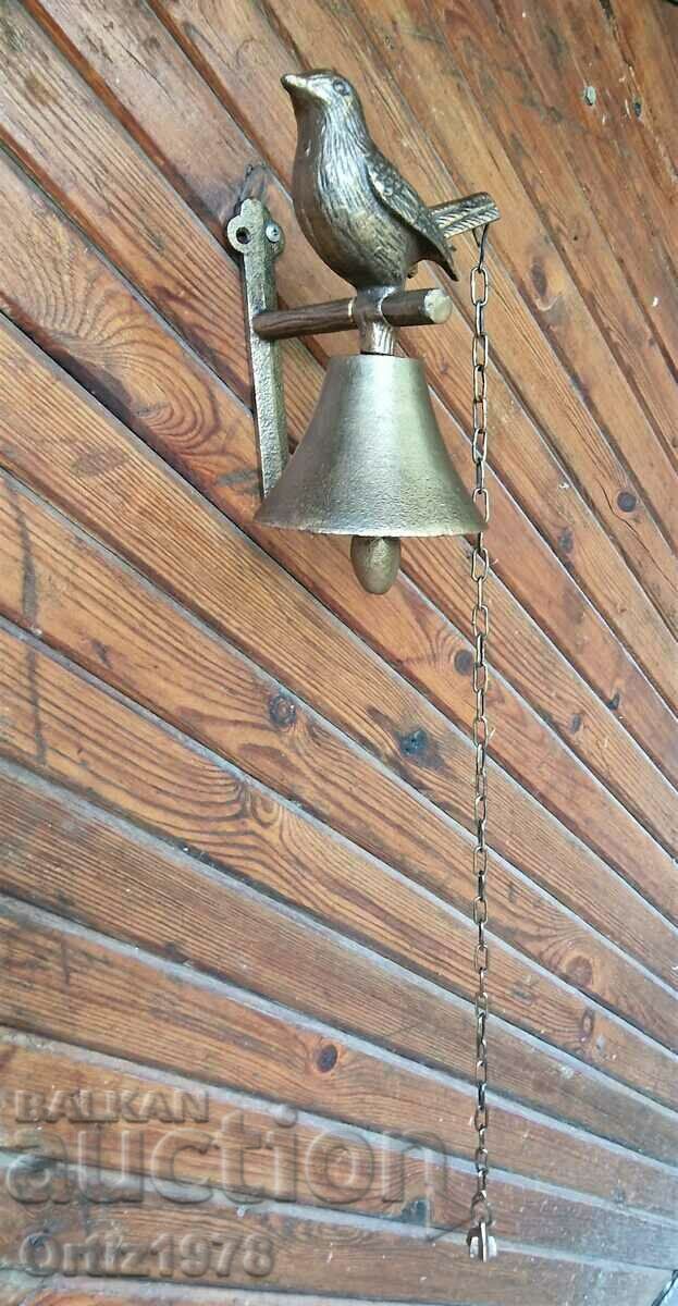 Παράδοση Μαντεμένιο κουδούνι με κοτόπουλο. Παράδοση Μαντεμένιο κουδούνι με κοτόπουλο.