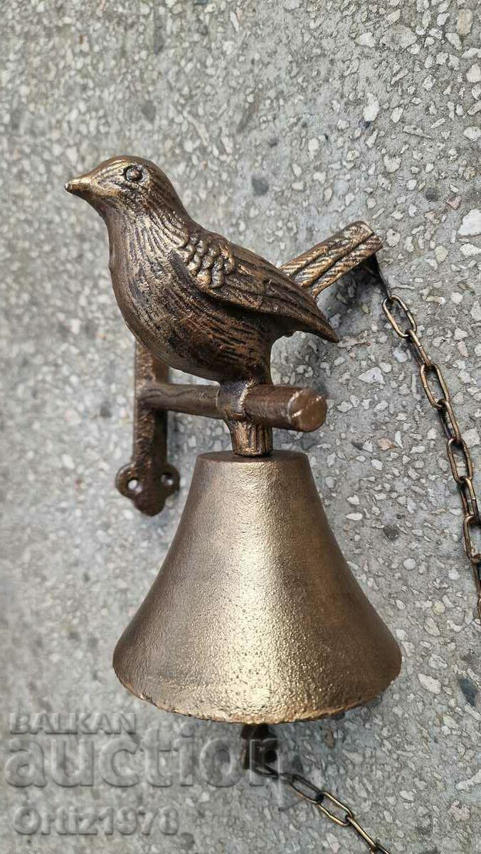 Μαντεμένιο κουδούνι με κοτόπουλο. Μαντεμένιο κουδούνι με κοτόπουλο.