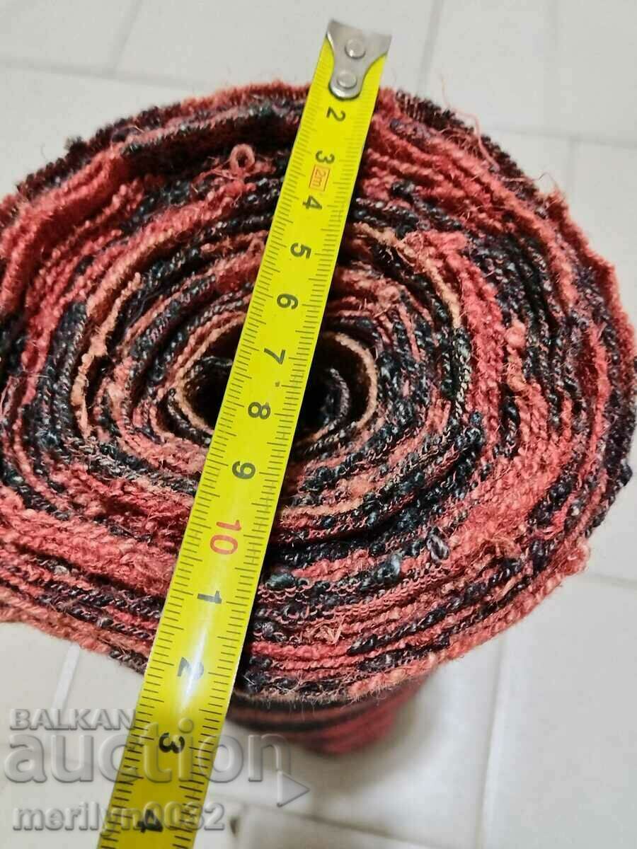 Licitație O rolă de material țesut manual pentru caneluri Licitație O rolă de material țesut manual pentru caneluri