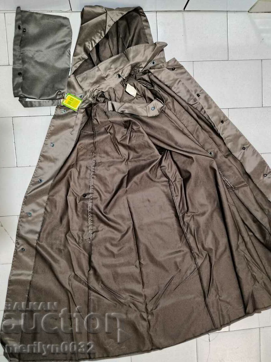 Licitație Noua pelerină generală a unui ofițer din anii 70 BNA NRB Licitație Noua pelerină generală a unui ofițer din anii 70 BNA NRB