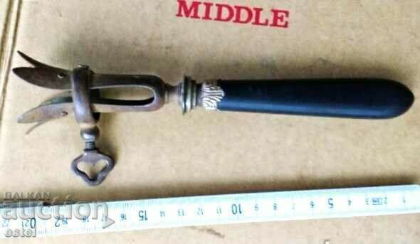 Fer a Gigot- instrument francez, suport - secolul XIX cu preț 37.90 BGN | € 19.38 Fer a Gigot- instrument francez, suport - secolul XIX cu preț 37.90 BGN | € 19.38