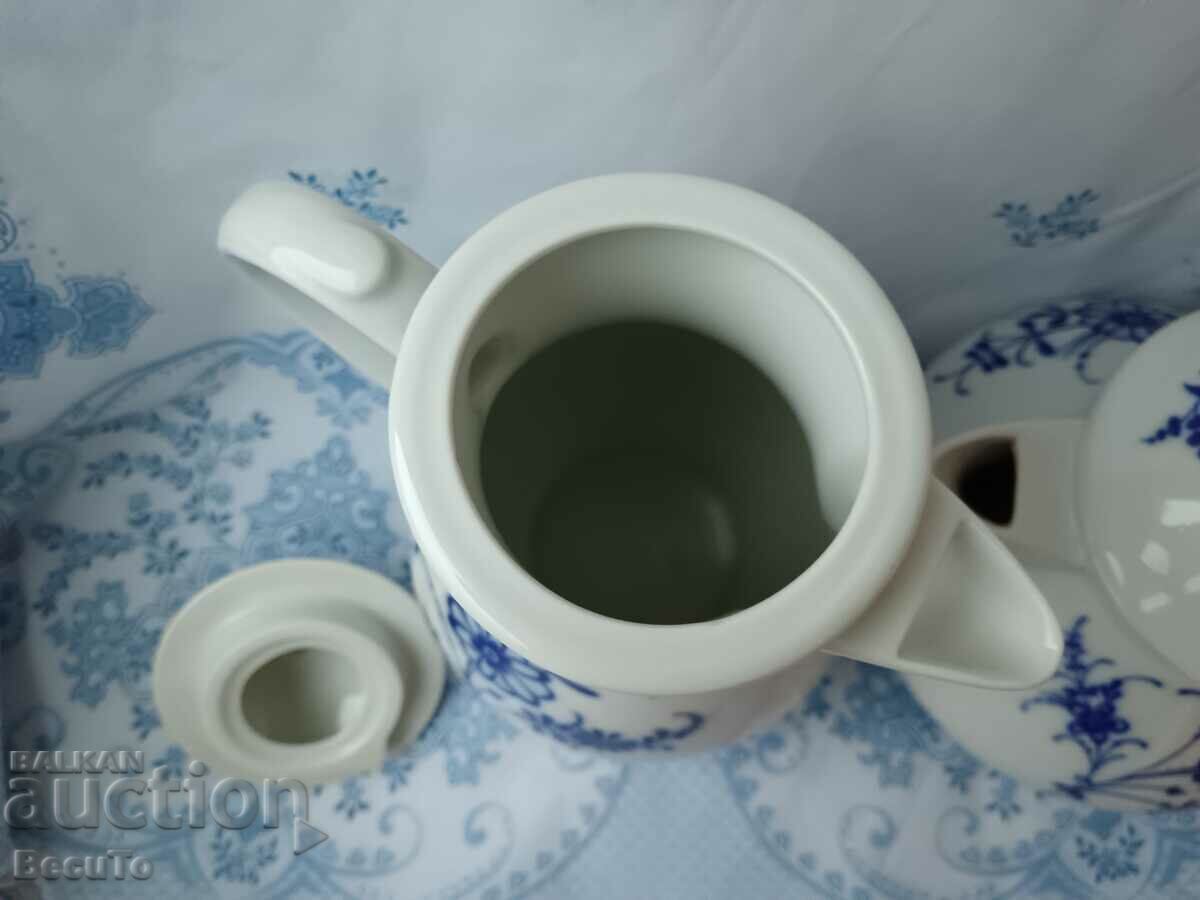 Auction Tirschenreuth Bavaria jug and teapot, cobalt flowers Auction Tirschenreuth Bavaria jug and teapot, cobalt flowers