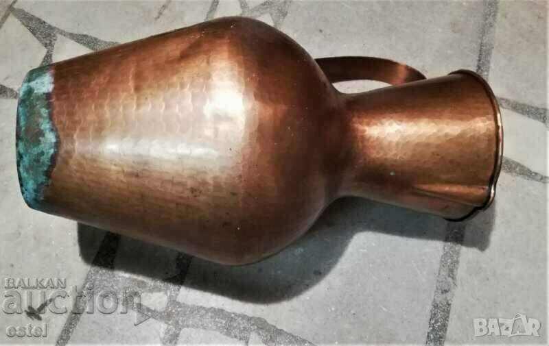 Auction  Old large, bronze amphora